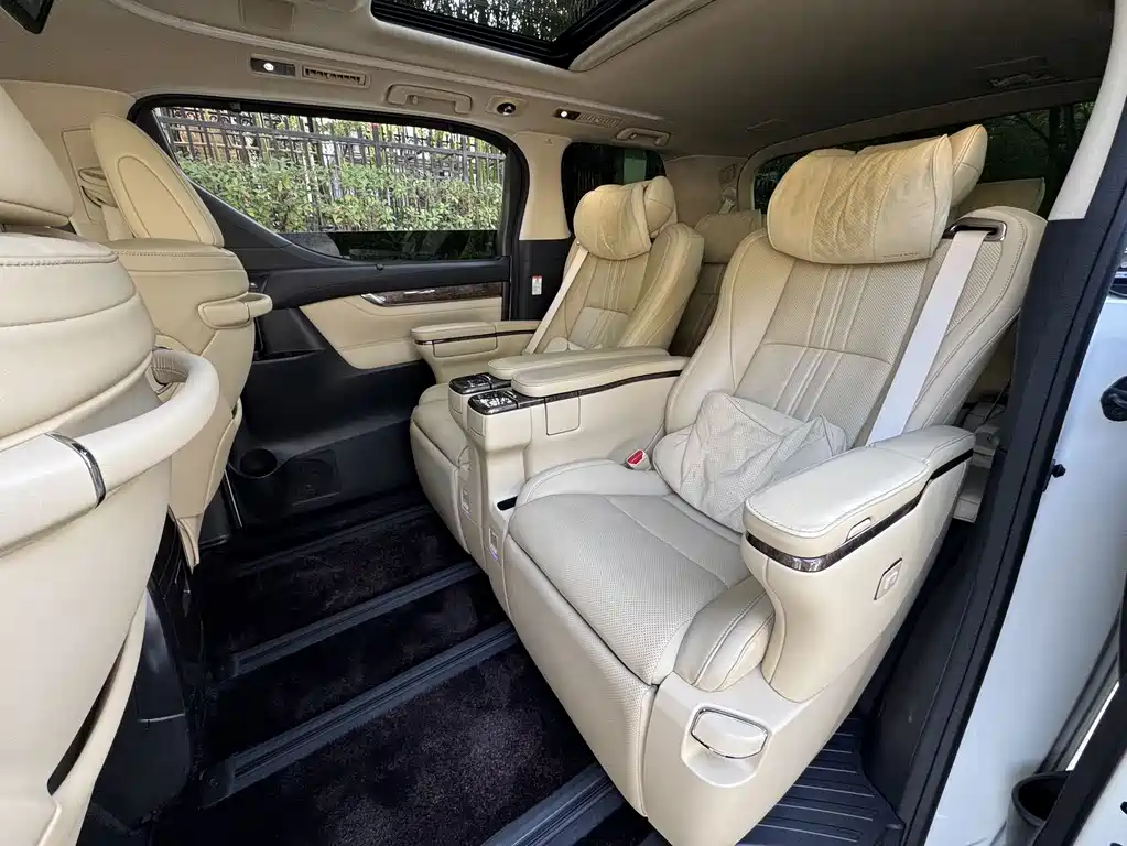 Toyota Alphard 2021 — фото 11