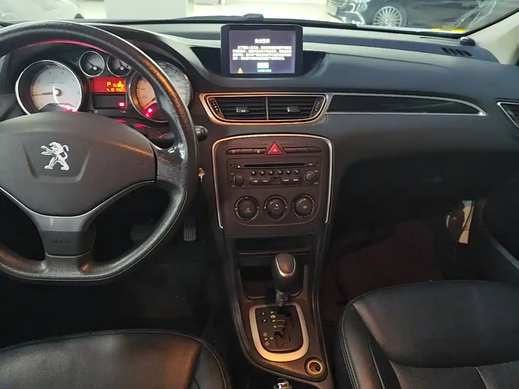 Peugeot 308 2015 — фото 13