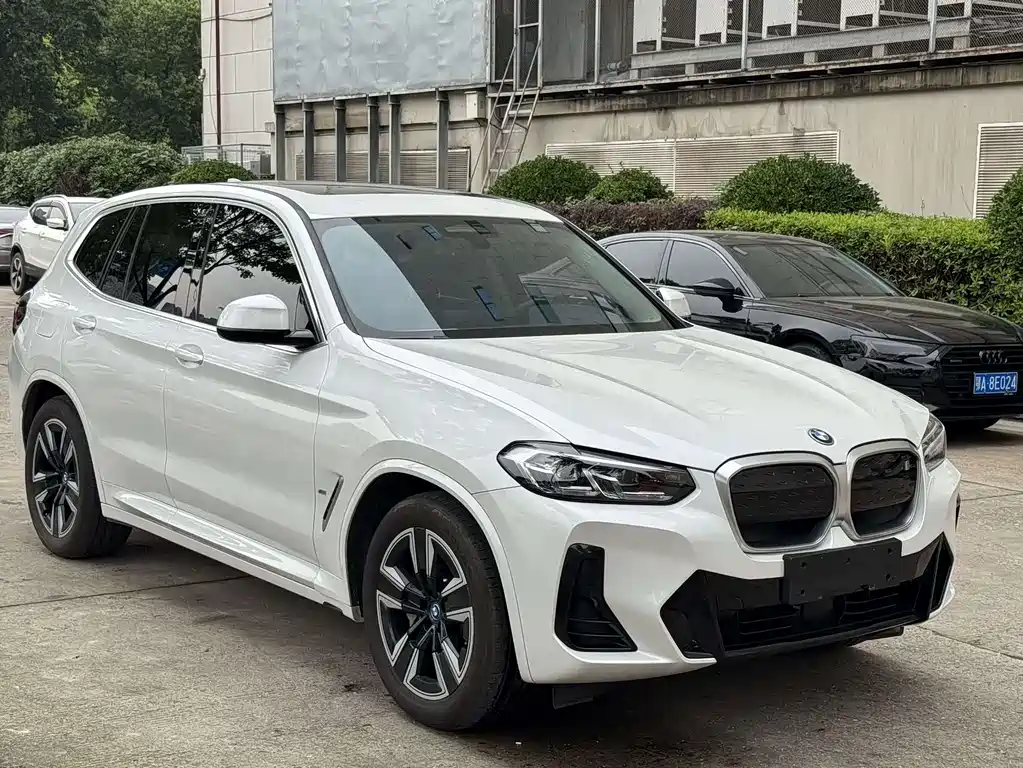 BMW iX3 2023 — фото 3