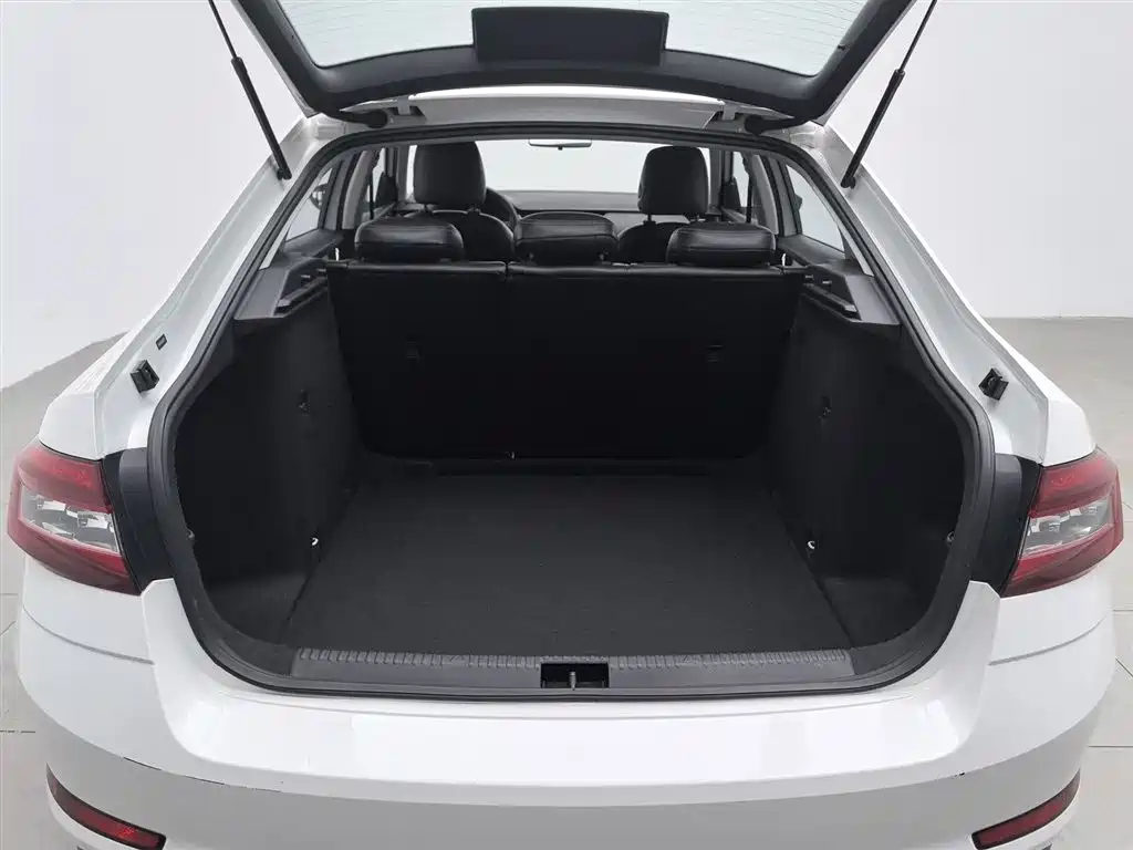 Skoda Octavia 2019 — фото 16