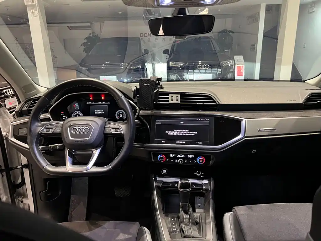 Audi Q3 2023 — фото 14