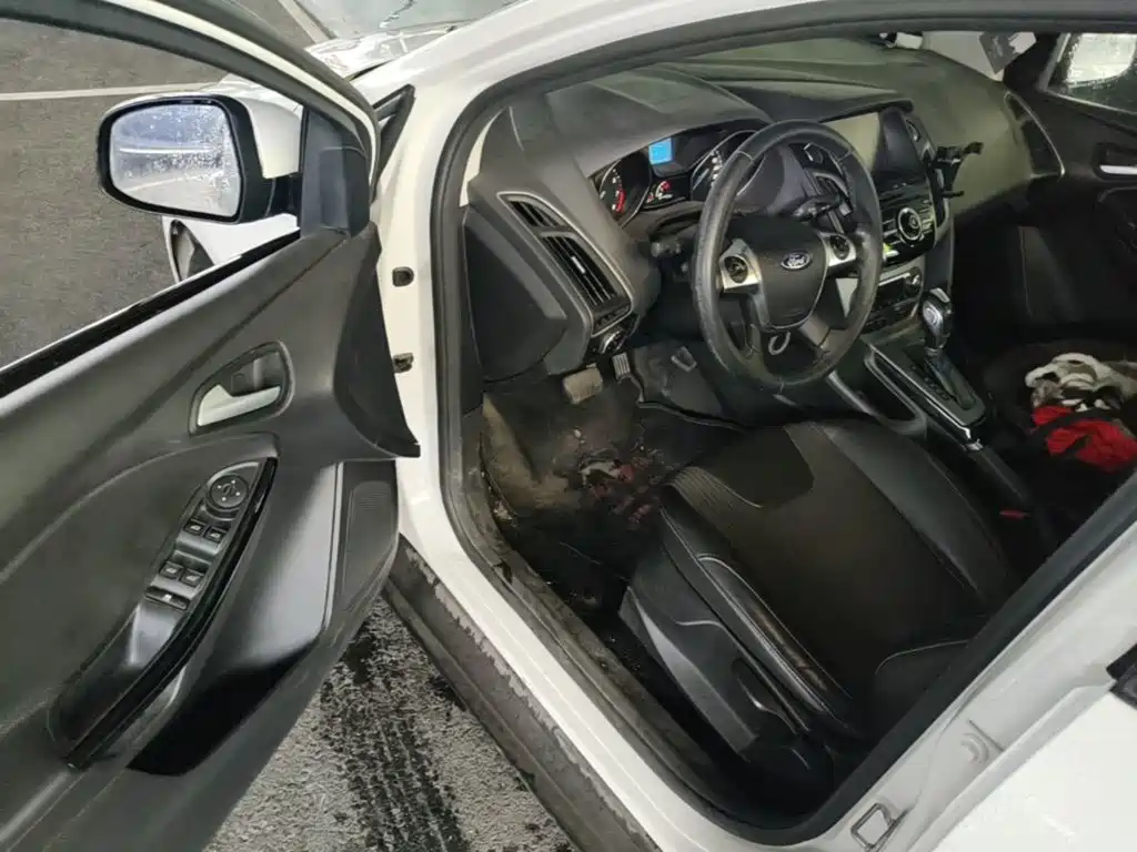 Ford Focus 2015 — фото 16
