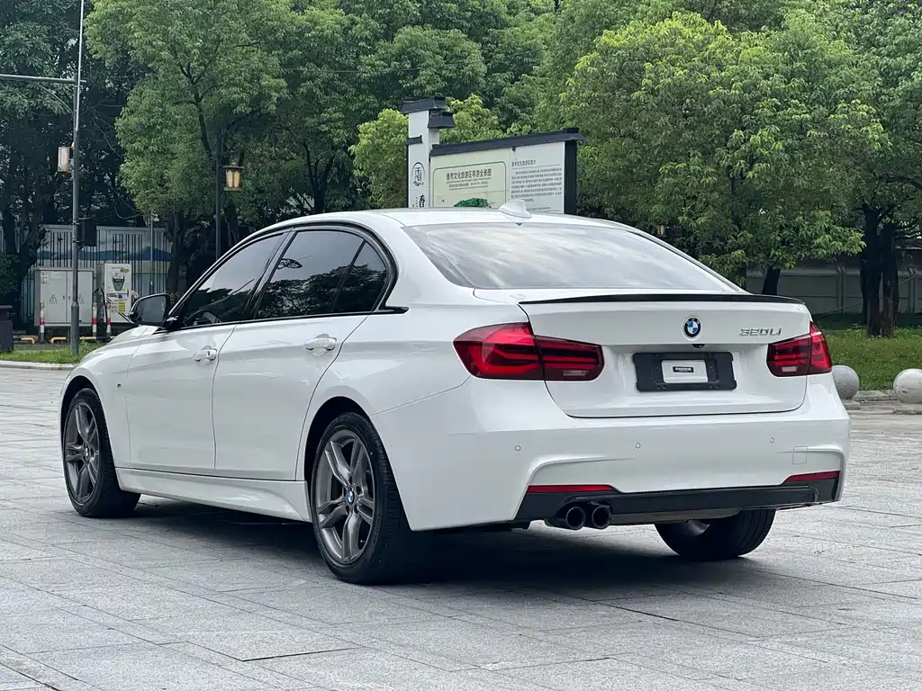 BMW 3 Series 2018 — фото 25