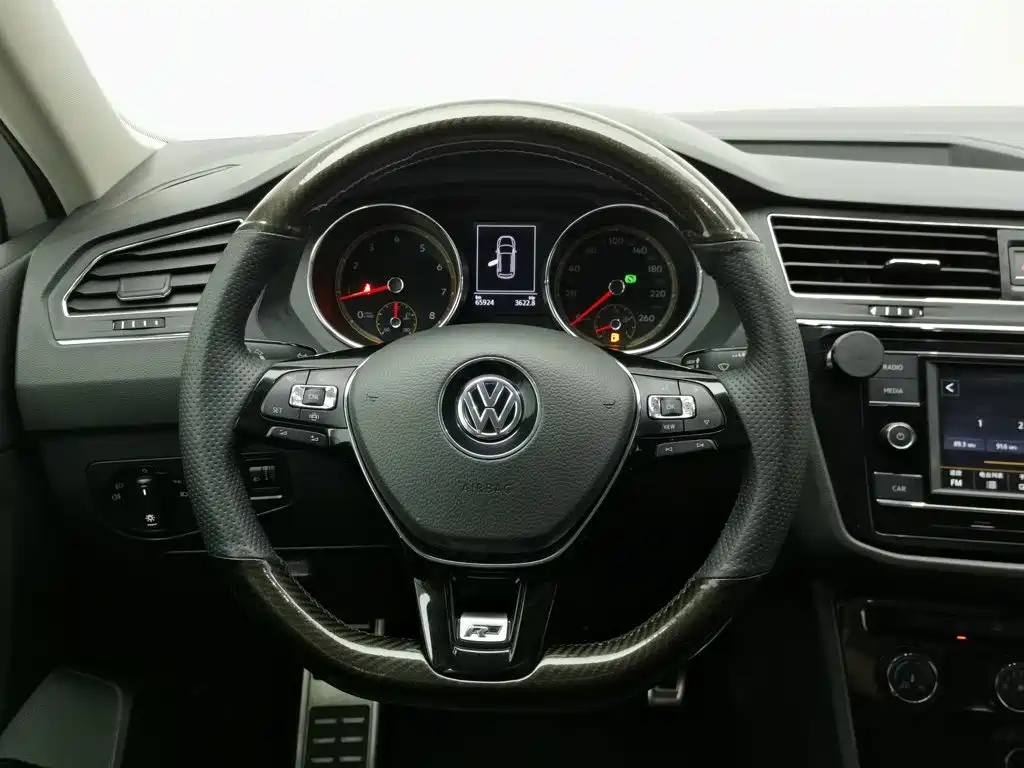 Volkswagen Tiguan L 2021 — фото 11