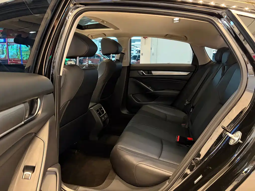 Honda Accord 2023 — фото 10
