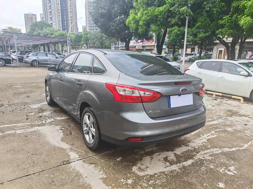 Ford Focus 2014 — фото 14