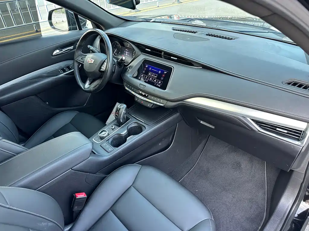 Cadillac XT4 2019 — фото 11