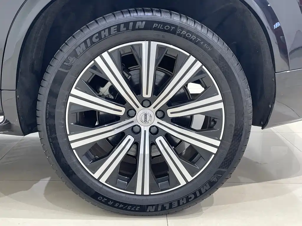 Volvo XC90 2022 — фото 11