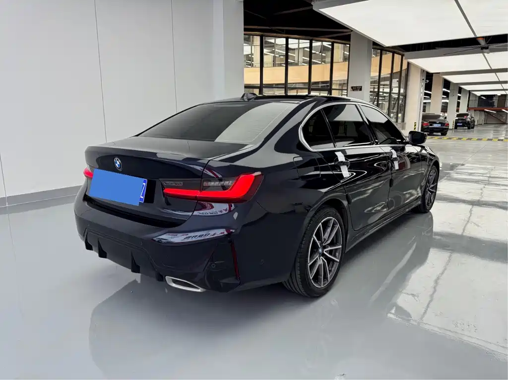 BMW 3 Series 2025 — фото 13