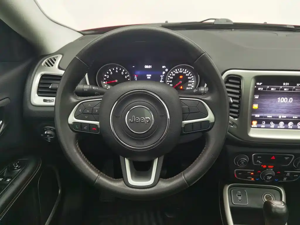 Jeep Compass 2018 — фото 11