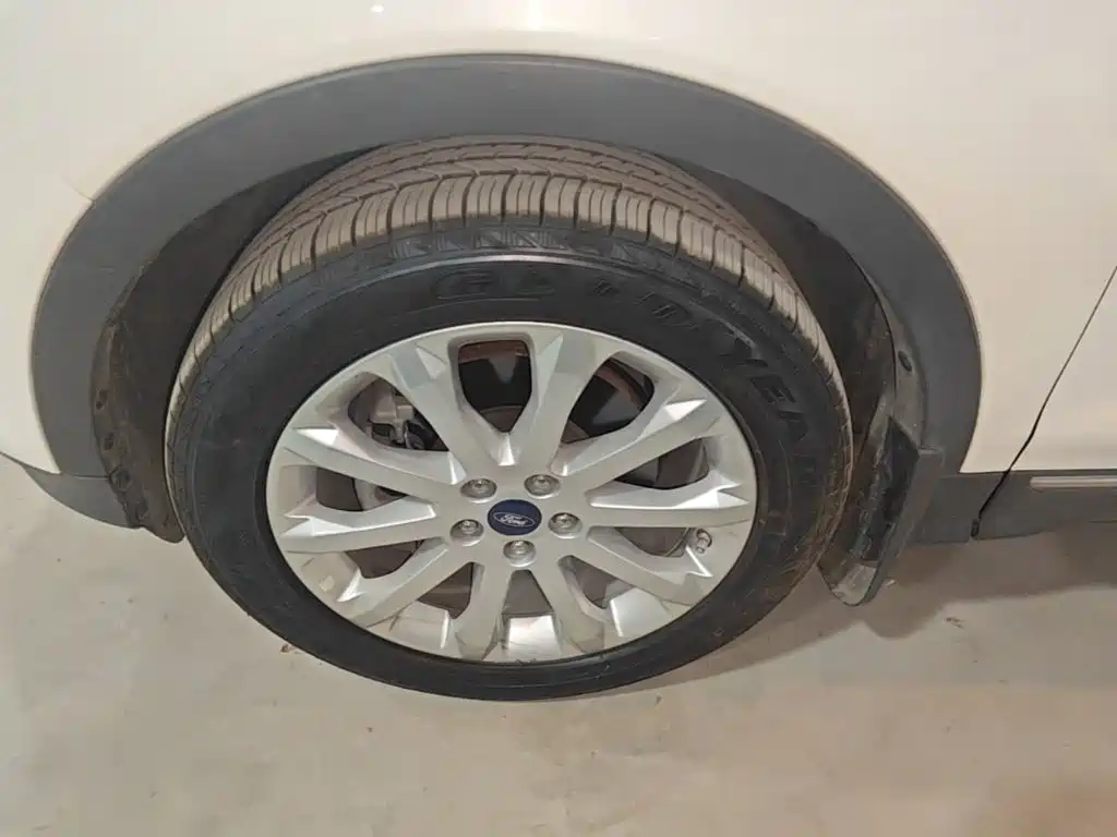 Ford Kuga 2015 — фото 23