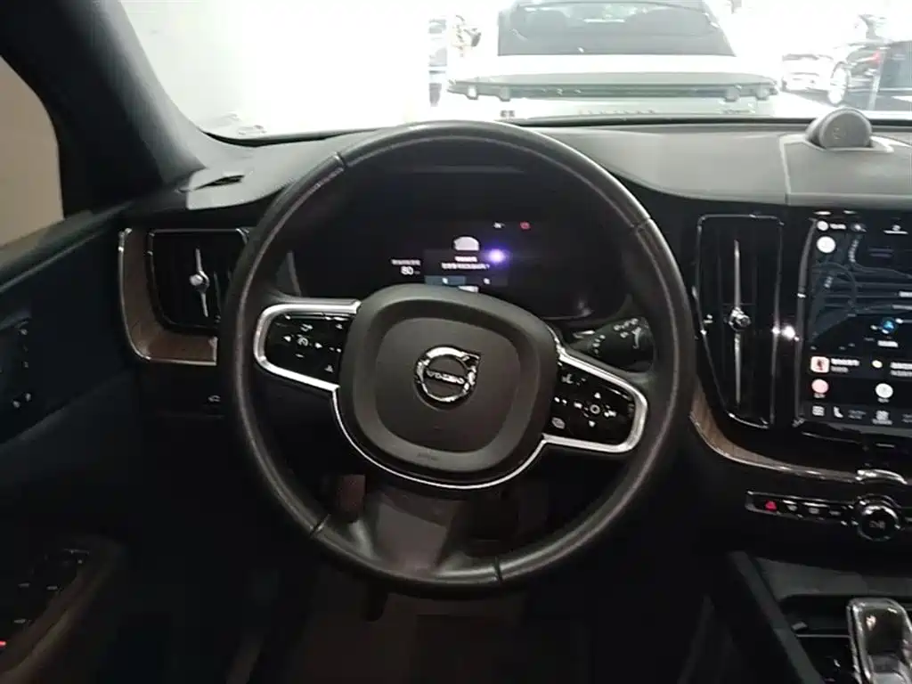 Volvo XC60 2024 — фото 11