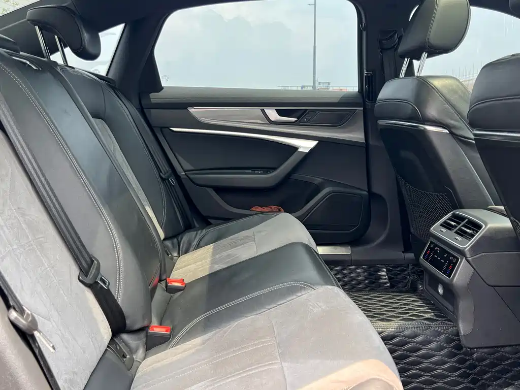 Audi A6L 2022