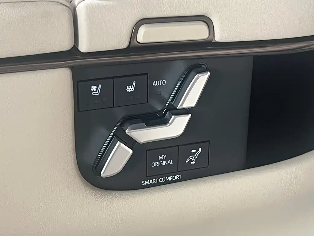 Toyota Alphard — фото 15