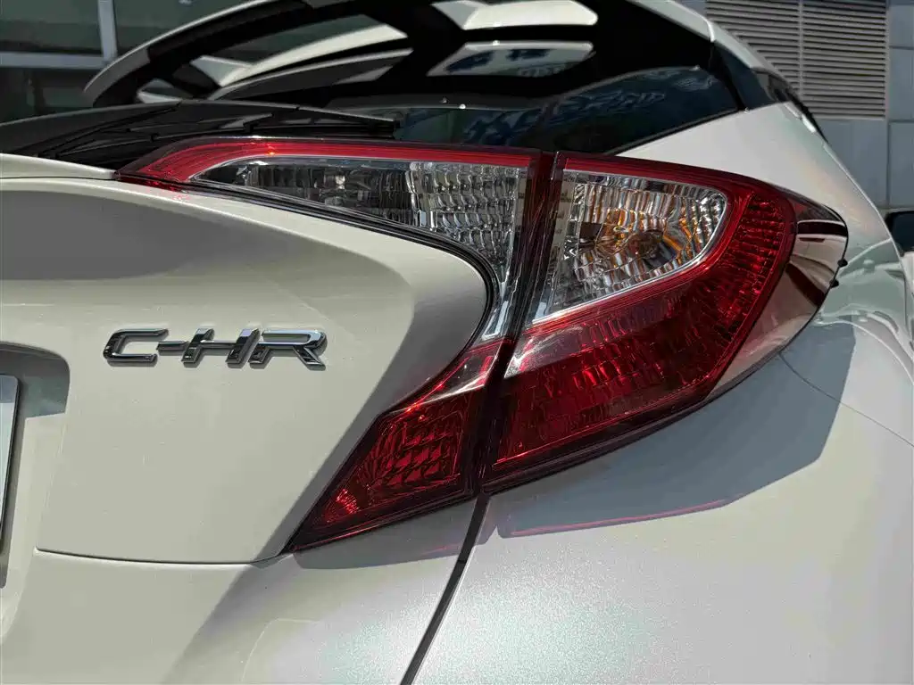 Toyota C-HR 2020 — фото 37