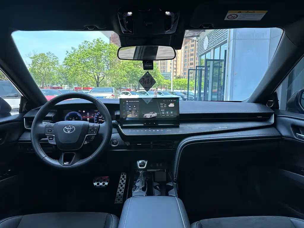 Toyota Camry 2025 — фото 15
