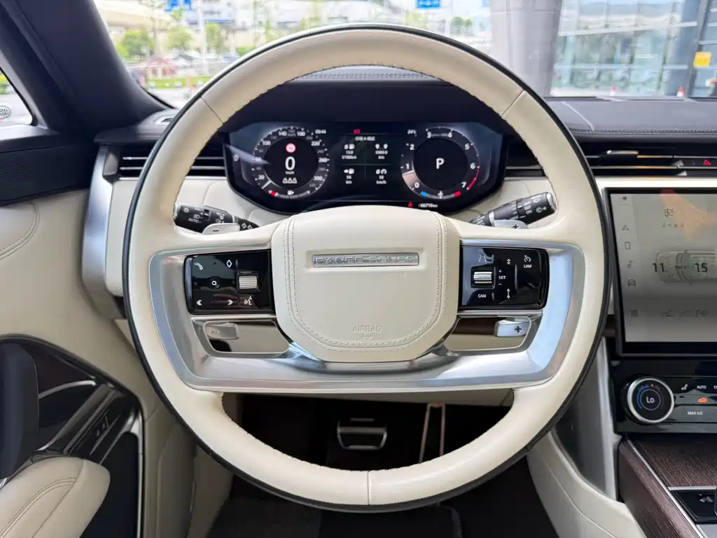 Land Rover Range Rover 2023 — фото 16