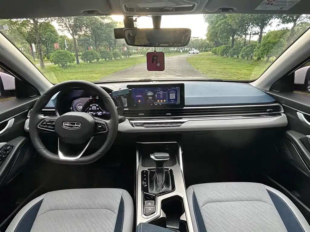 Geely Emgrand 2023 — фото 13
