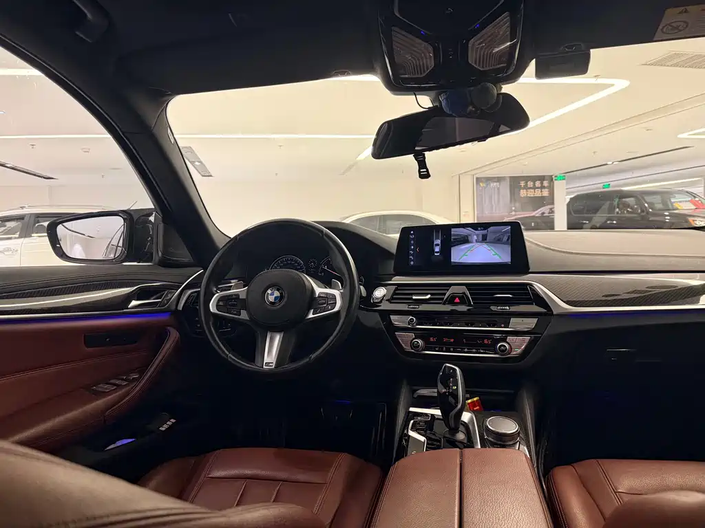 BMW 5 Series 2018 — фото 10