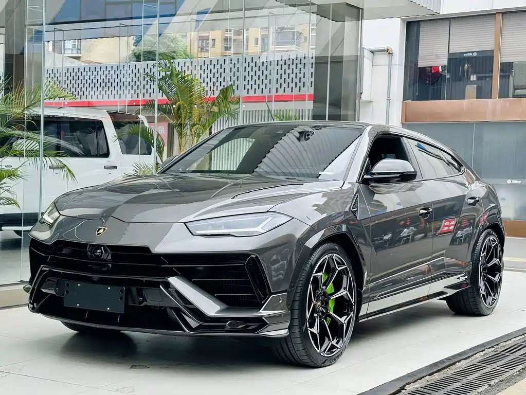 Lamborghini Urus 2024