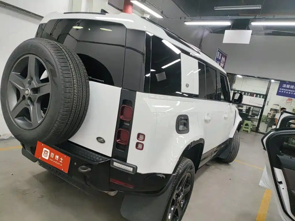 Land Rover Defender 2023 — фото 4