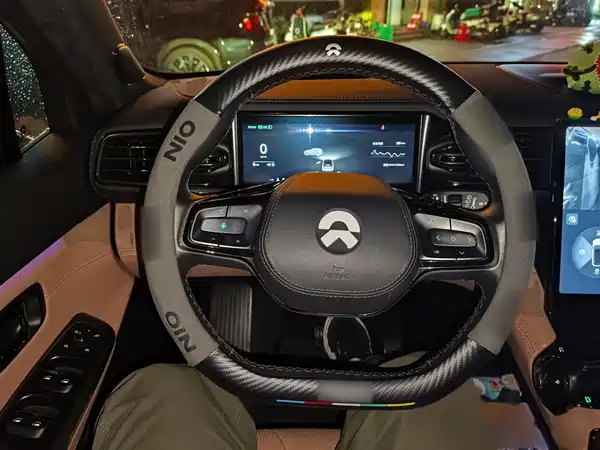 NIO ES8 2021