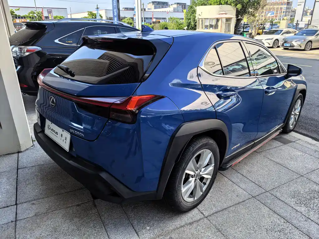 Lexus UX 2020