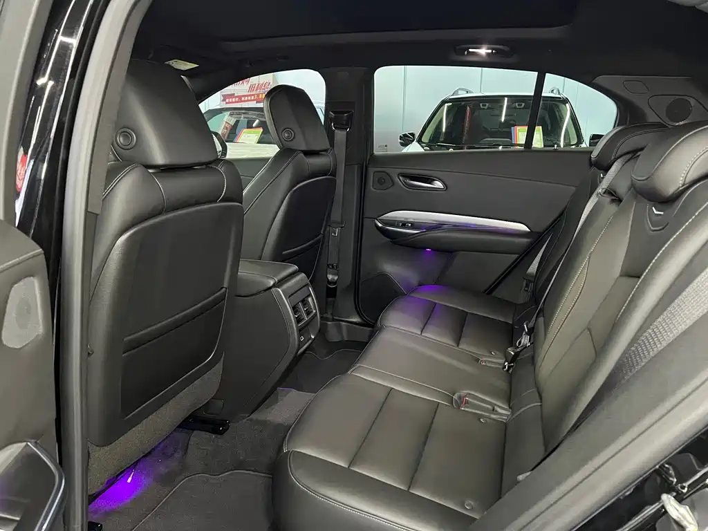 Cadillac XT4 2023 — фото 10