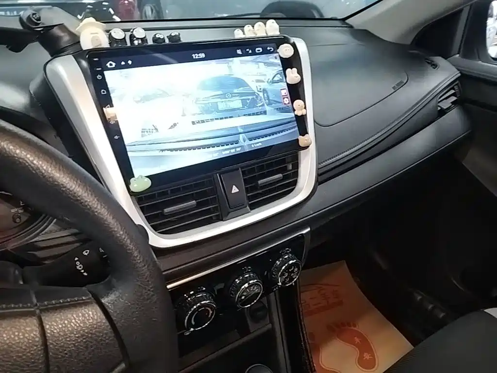 Toyota Yaris L 2020 — фото 13
