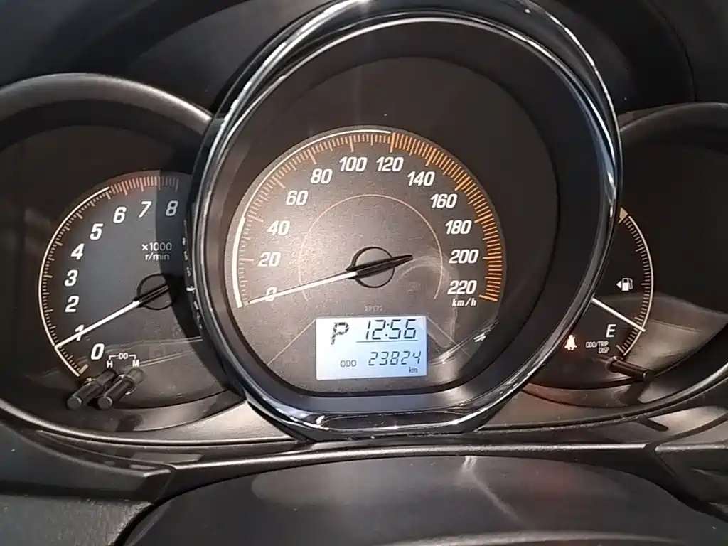 Toyota Yaris L 2020 — фото 12