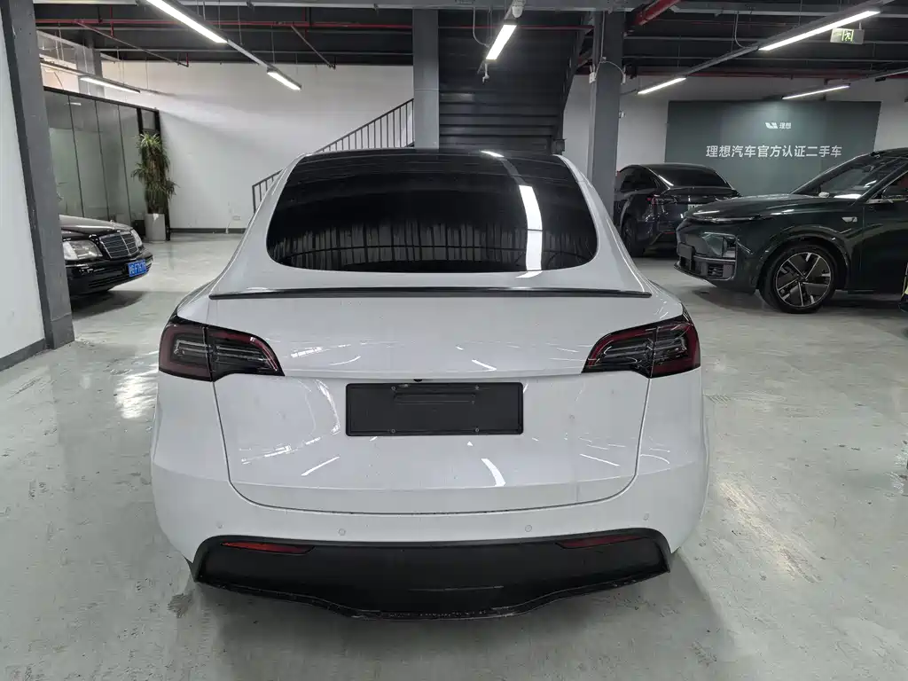 Tesla Model Y 2023 — фото 10