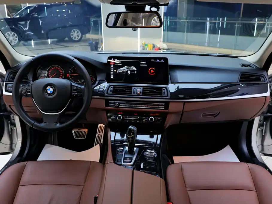 BMW 5 Series 2016 — фото 18