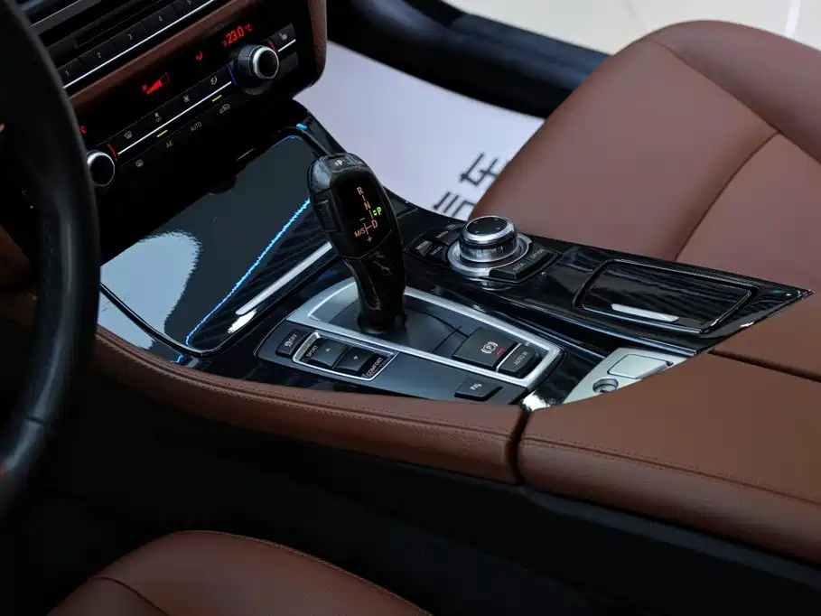 BMW 5 Series 2016 — фото 22