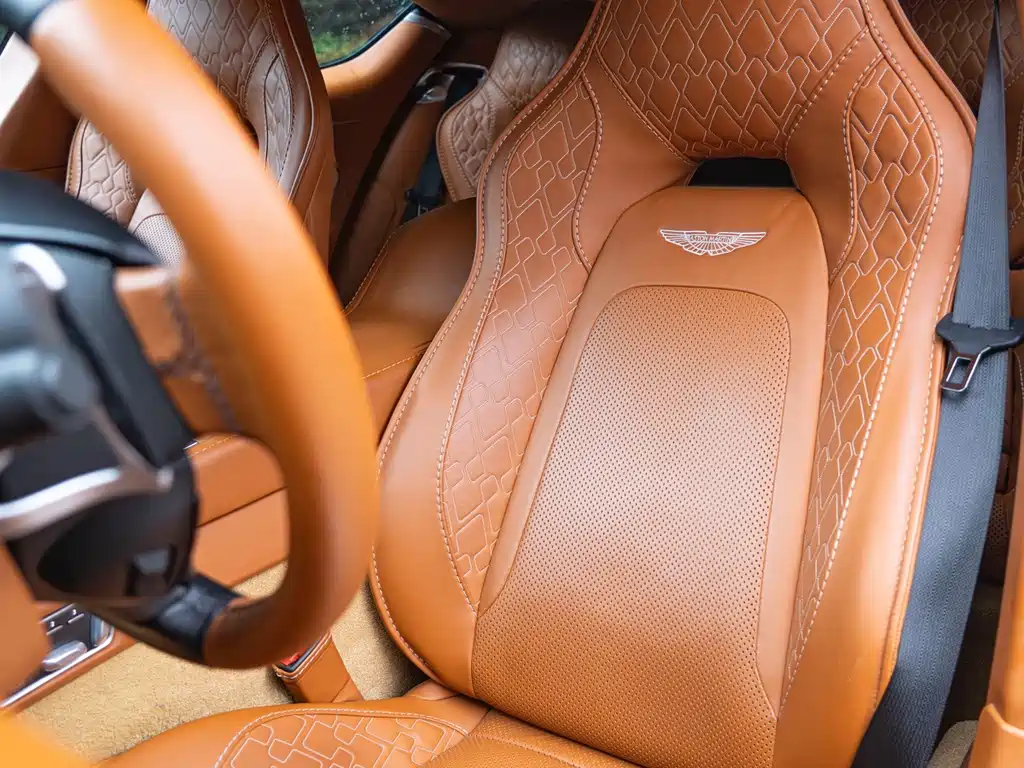 Aston Martin Rapide 2018 — фото 13