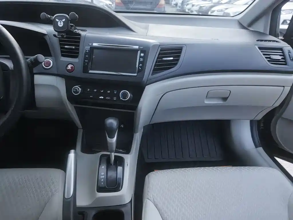 Honda Civic 2015 — фото 14