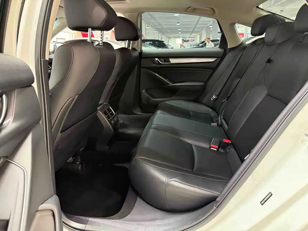 Honda Accord 2022 — фото 11
