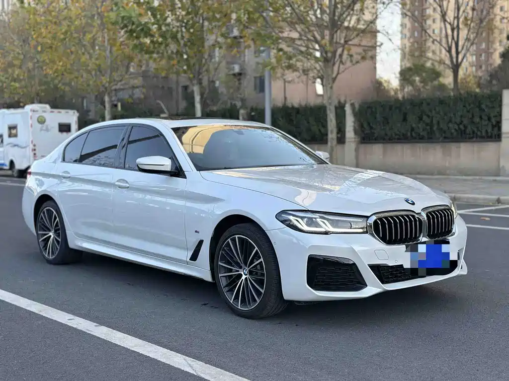 BMW 5 Series 2023 — фото 10