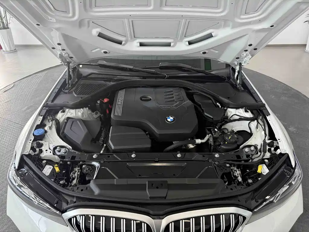 BMW 3 Series 2023 — фото 21