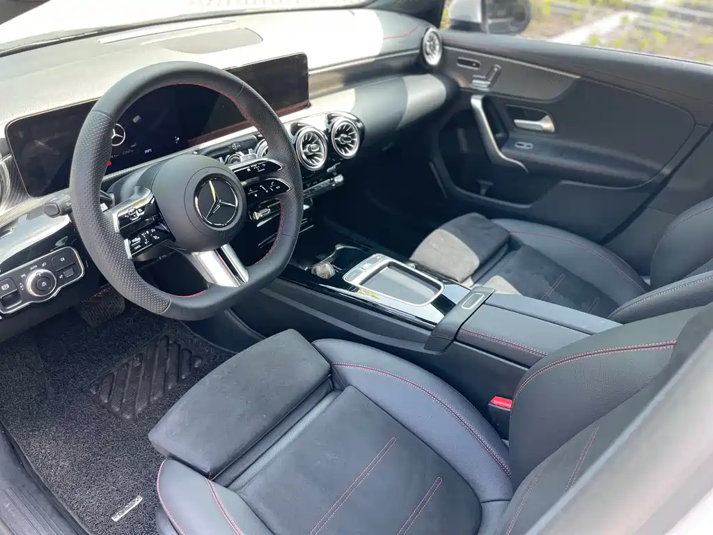 Mercedes-Benz A-Class 2025 — фото 3