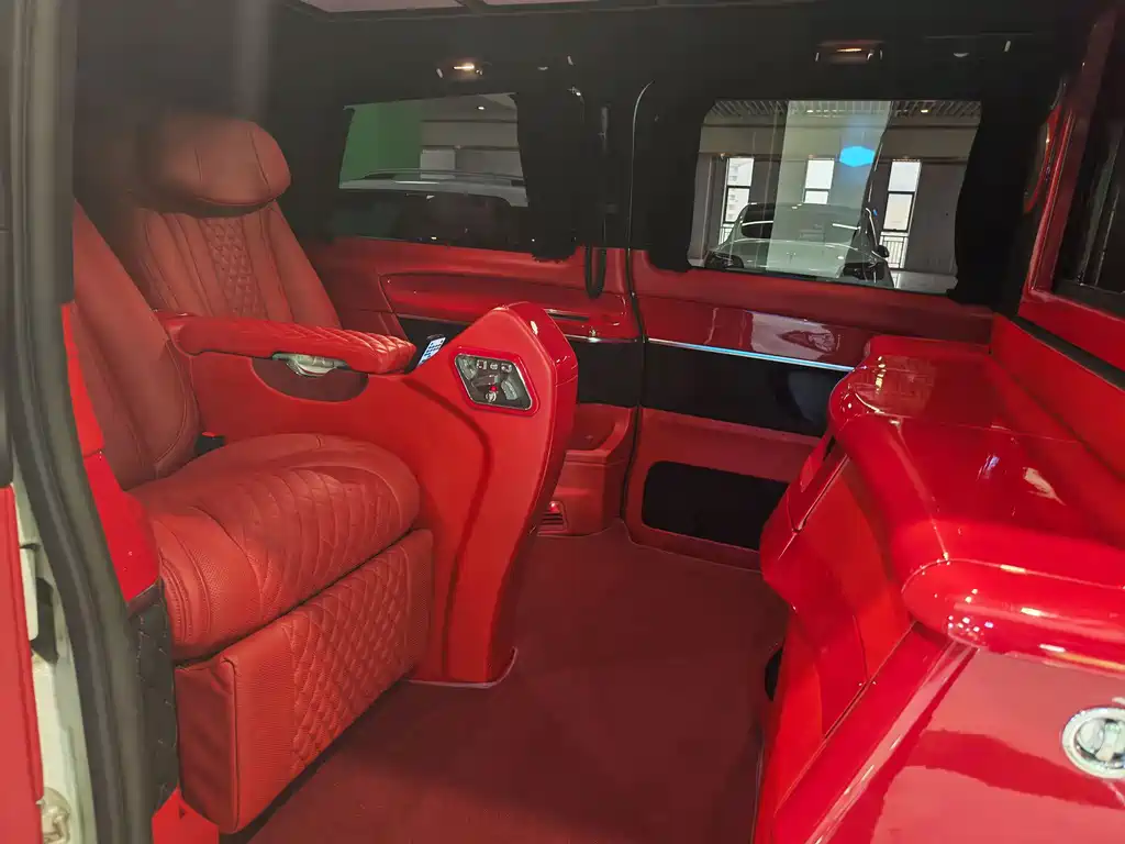 Mercedes-Benz V-Class 2018 — фото 11