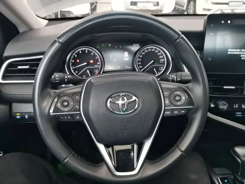 Toyota Camry 2023 — фото 11