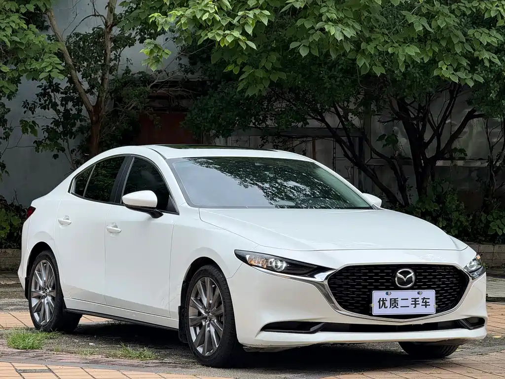 Mazda 3 Axela 2023 — фото 3