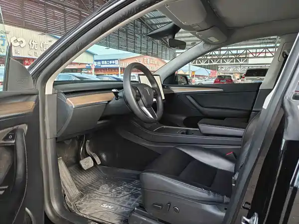Tesla Model Y 2021