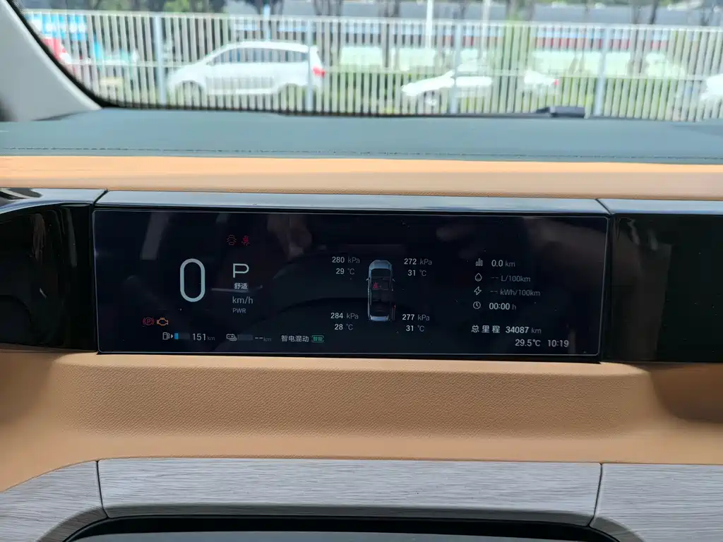 GAC Trumpchi E8 PHEV 2024 — фото 21