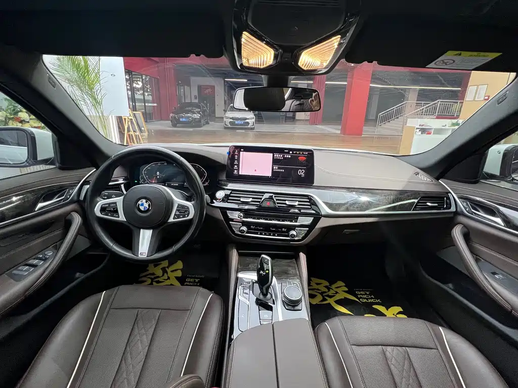 BMW 5 Series 2021 — фото 13