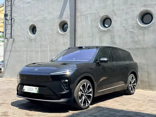 NIO ES8 2025