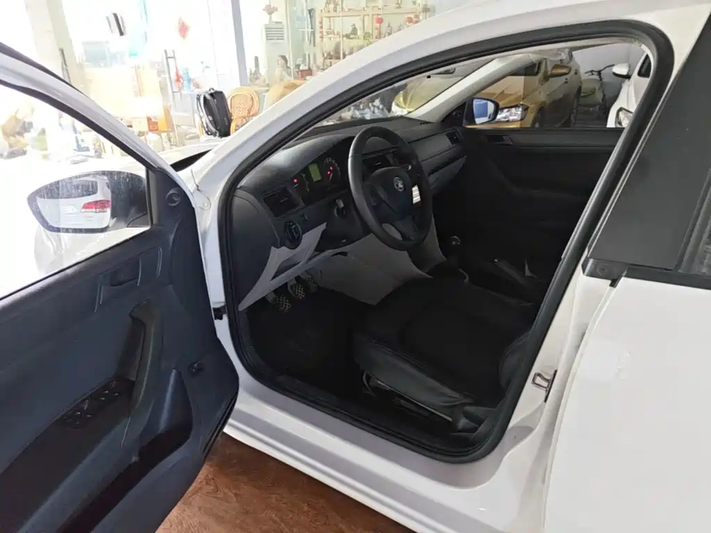 Skoda Rapid 2016 — фото 16