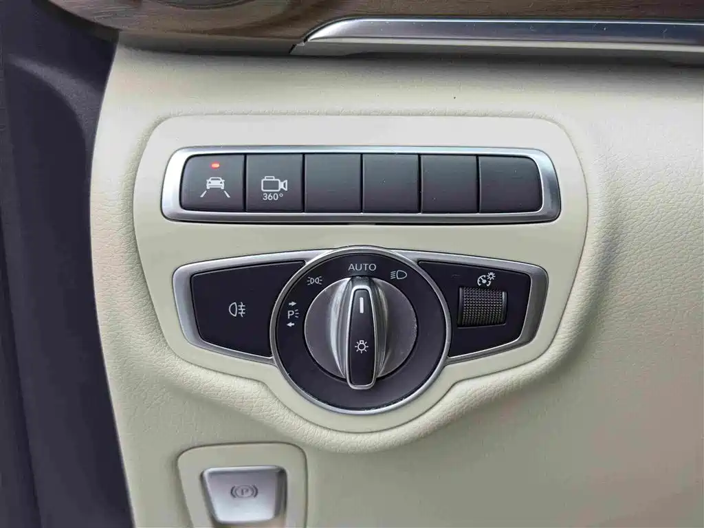 Mercedes-Benz V-Class 2022 — фото 21