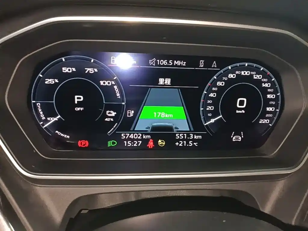 Audi Q4 e-tron 2023 — фото 12