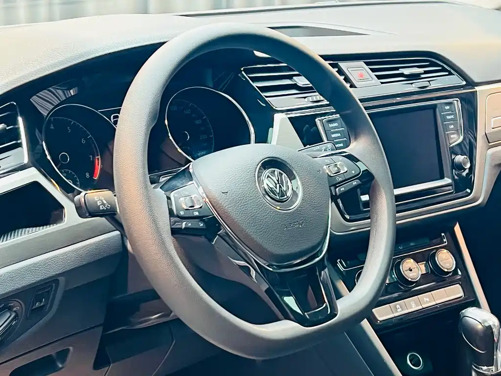 Volkswagen Touran 2018 — фото 15